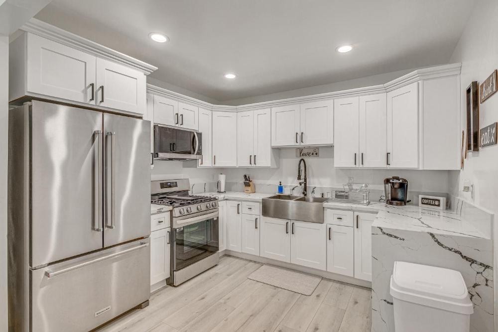 2 Mi to Citadel Outlets! East LA Retreat Near I-5